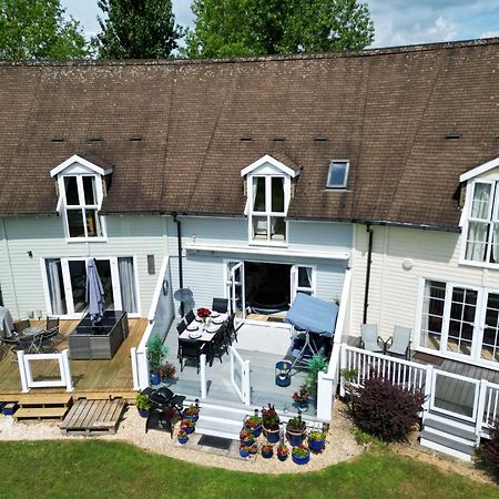 Luxury Kingfisher Lodge, Isis Lake, Within The Cotswold Waterpark سيرنسيستر المظهر الخارجي الصورة