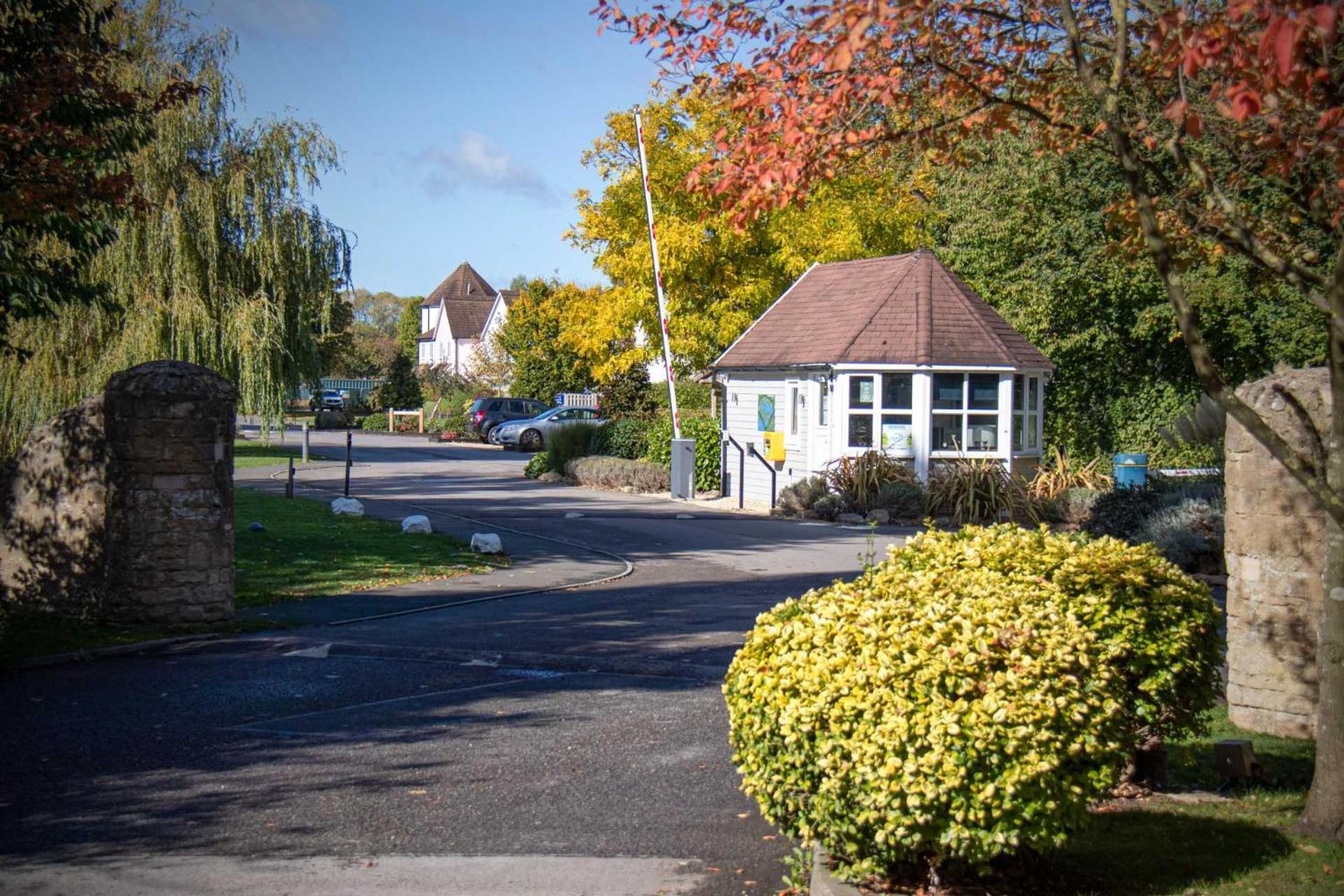 Luxury Kingfisher Lodge, Isis Lake, Within The Cotswold Waterpark سيرنسيستر المظهر الخارجي الصورة