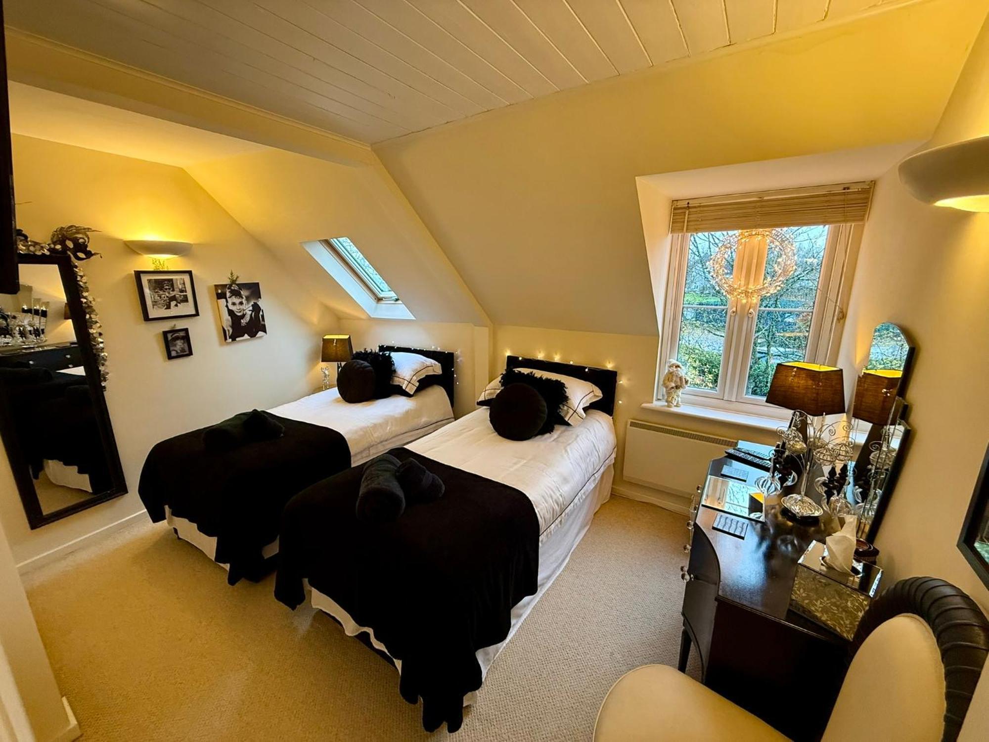 Luxury Kingfisher Lodge, Isis Lake, Within The Cotswold Waterpark سيرنسيستر المظهر الخارجي الصورة