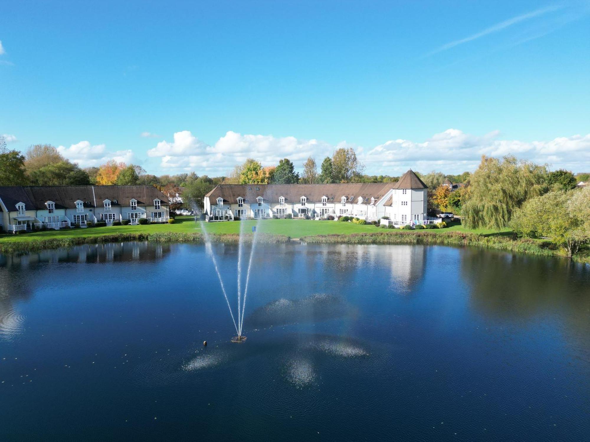 Luxury Kingfisher Lodge, Isis Lake, Within The Cotswold Waterpark سيرنسيستر المظهر الخارجي الصورة