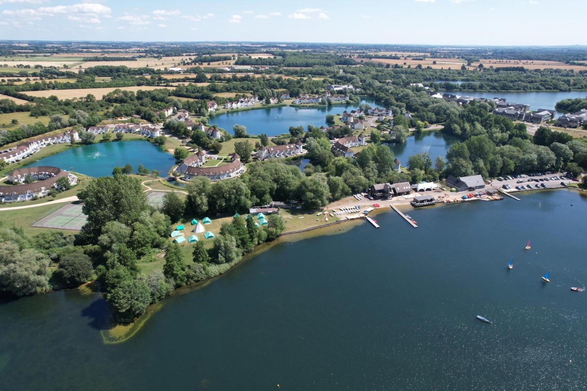 Luxury Kingfisher Lodge, Isis Lake, Within The Cotswold Waterpark سيرنسيستر المظهر الخارجي الصورة