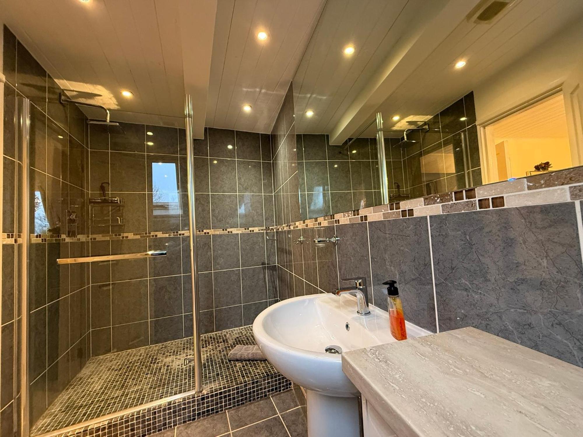Luxury Kingfisher Lodge, Isis Lake, Within The Cotswold Waterpark سيرنسيستر المظهر الخارجي الصورة