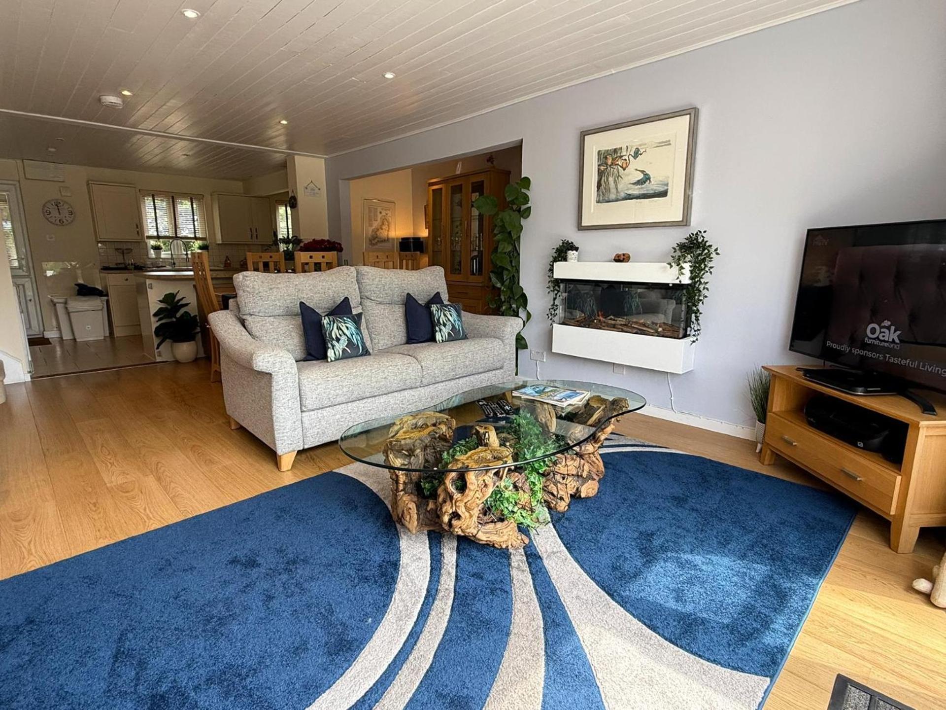 Luxury Kingfisher Lodge, Isis Lake, Within The Cotswold Waterpark سيرنسيستر المظهر الخارجي الصورة