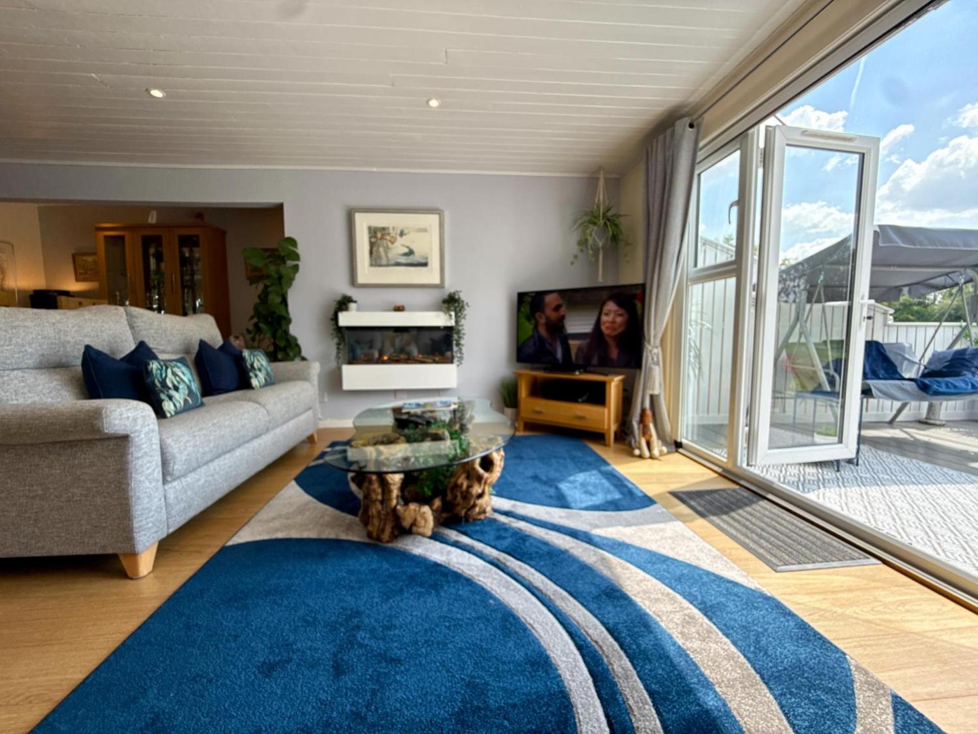 Luxury Kingfisher Lodge, Isis Lake, Within The Cotswold Waterpark سيرنسيستر المظهر الخارجي الصورة