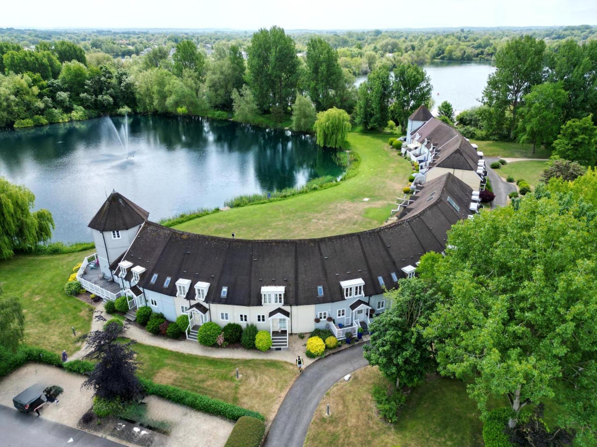 Luxury Kingfisher Lodge, Isis Lake, Within The Cotswold Waterpark سيرنسيستر المظهر الخارجي الصورة